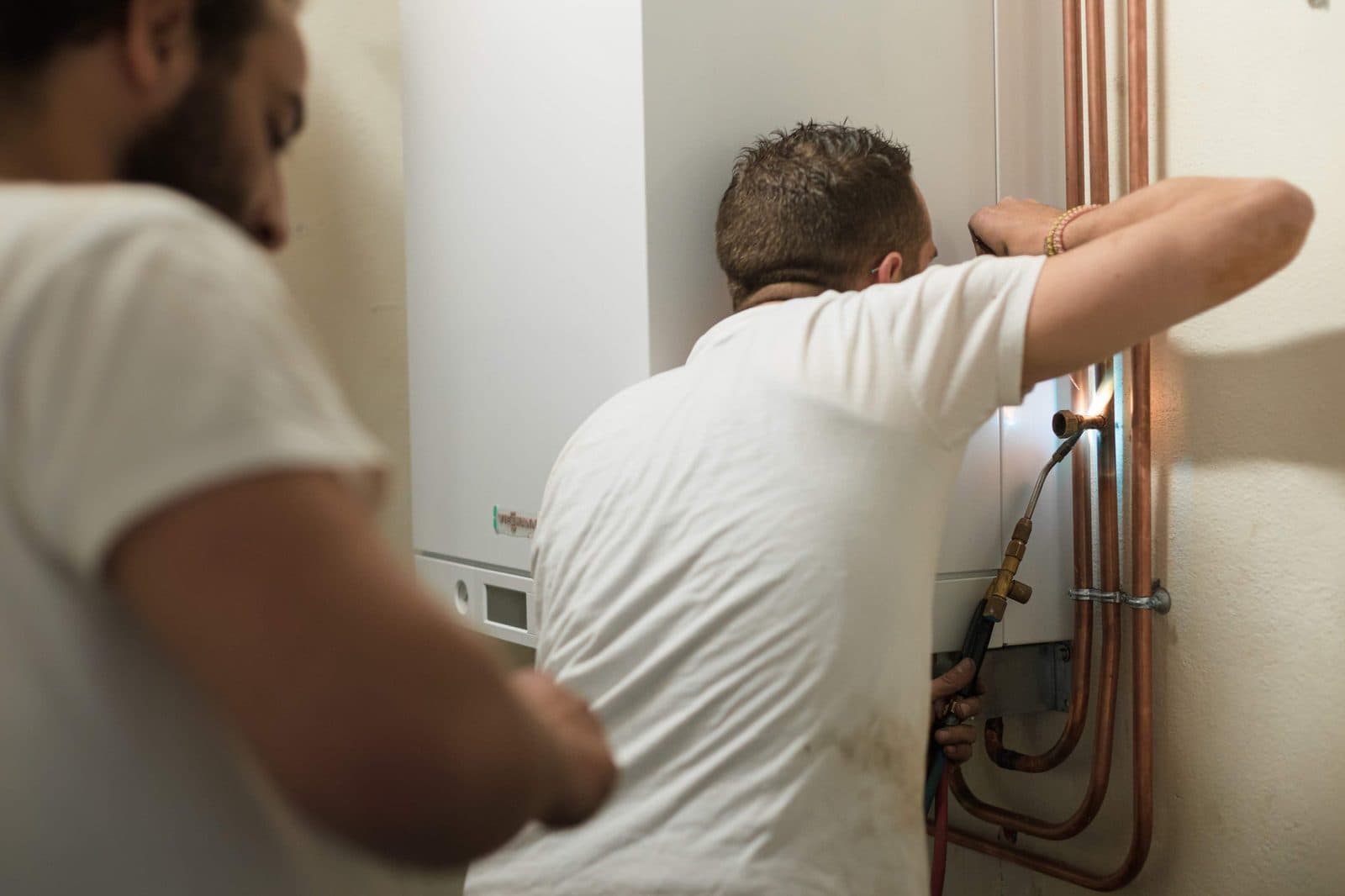 Chantier de couverture mené par les compagnons d'Aux Compagnons Parisiens sur un immeuble parisien
